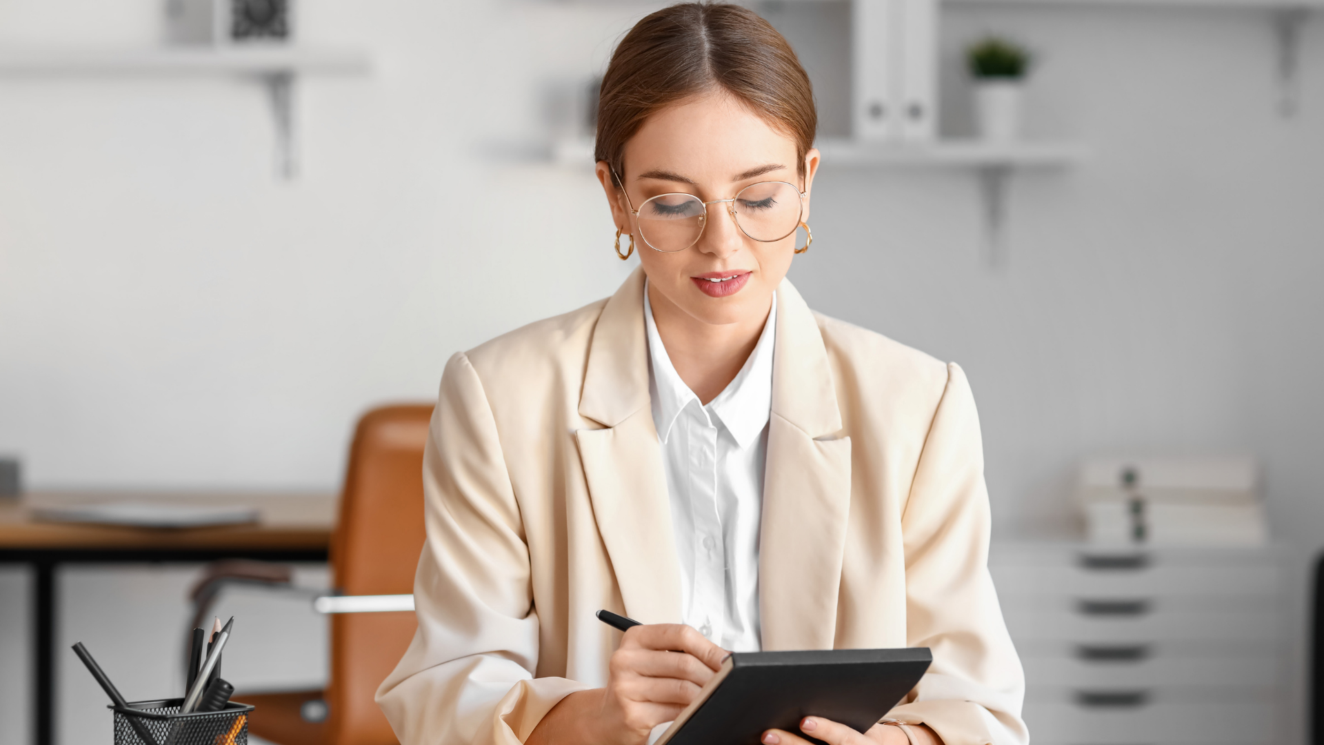A picture of a woman